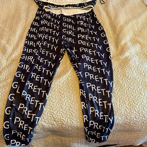 Plus Contrast Binding Cut Out Waist Letter Graphic